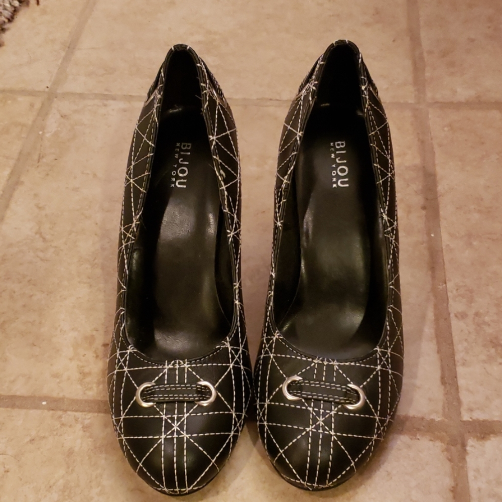 Fun Heel Business Black and White!